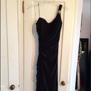 black one shoulder gown